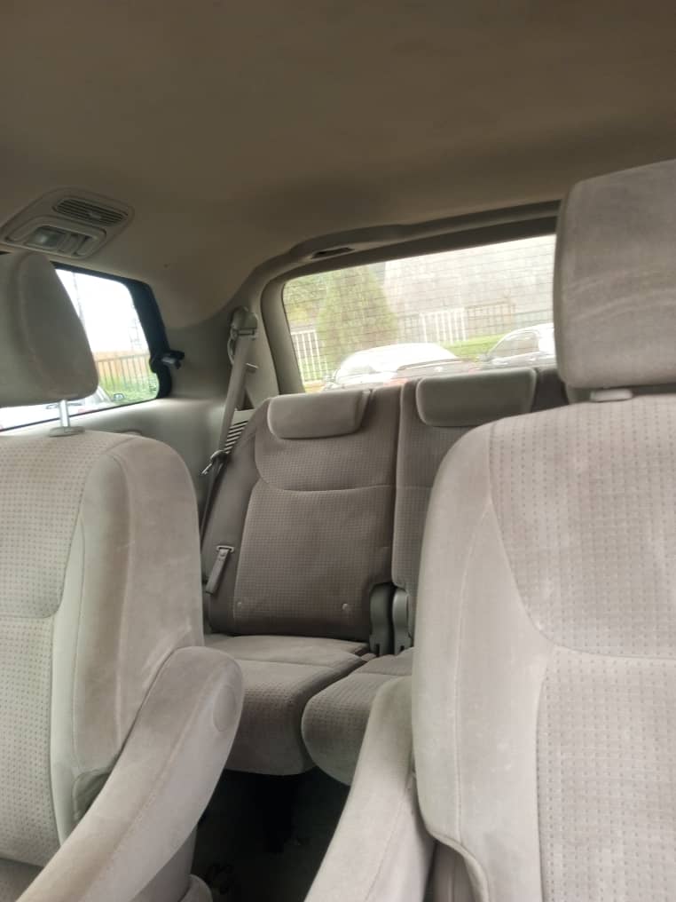 
								Toyota Siena LE full									