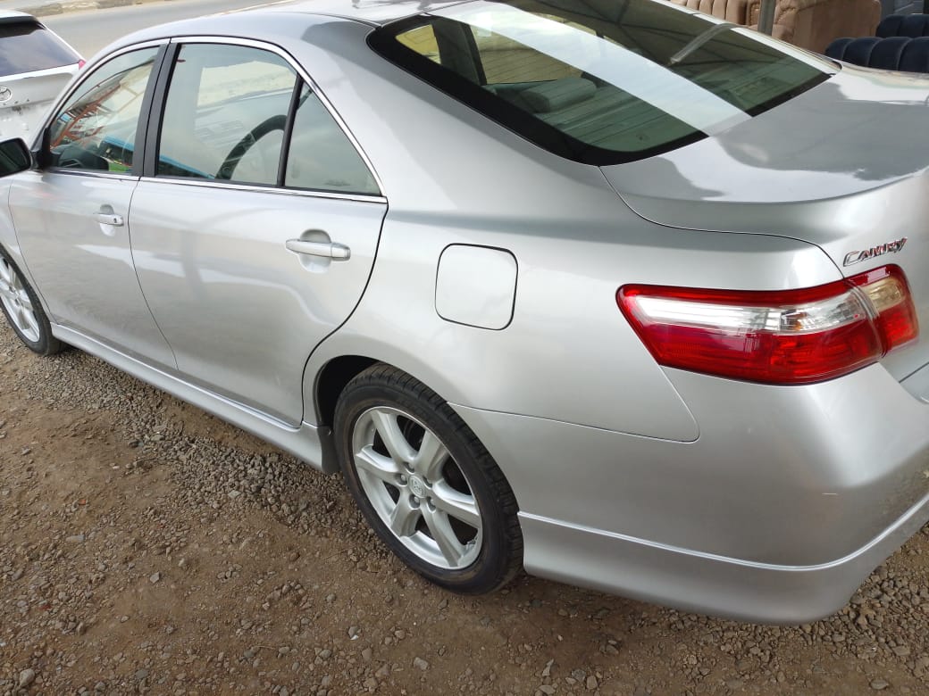 
								Toyota Camry XLE full									