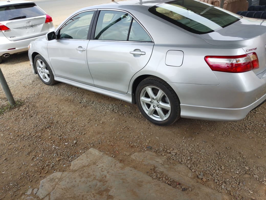 
								Toyota Camry XLE full									