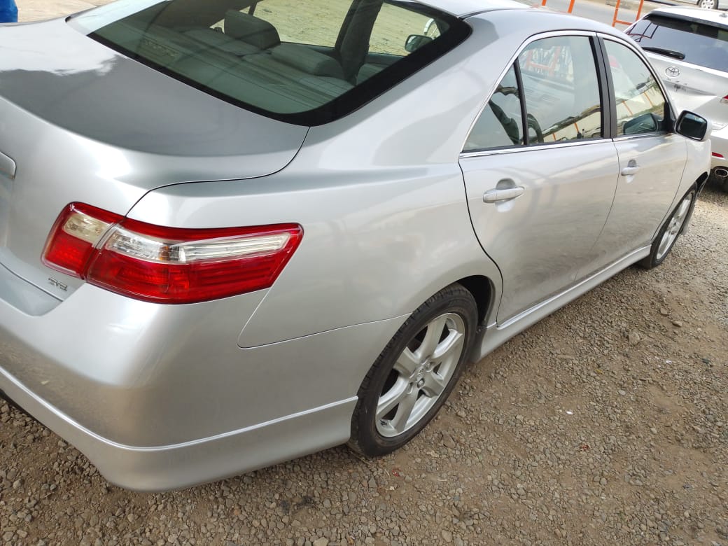 
								Toyota Camry XLE full									