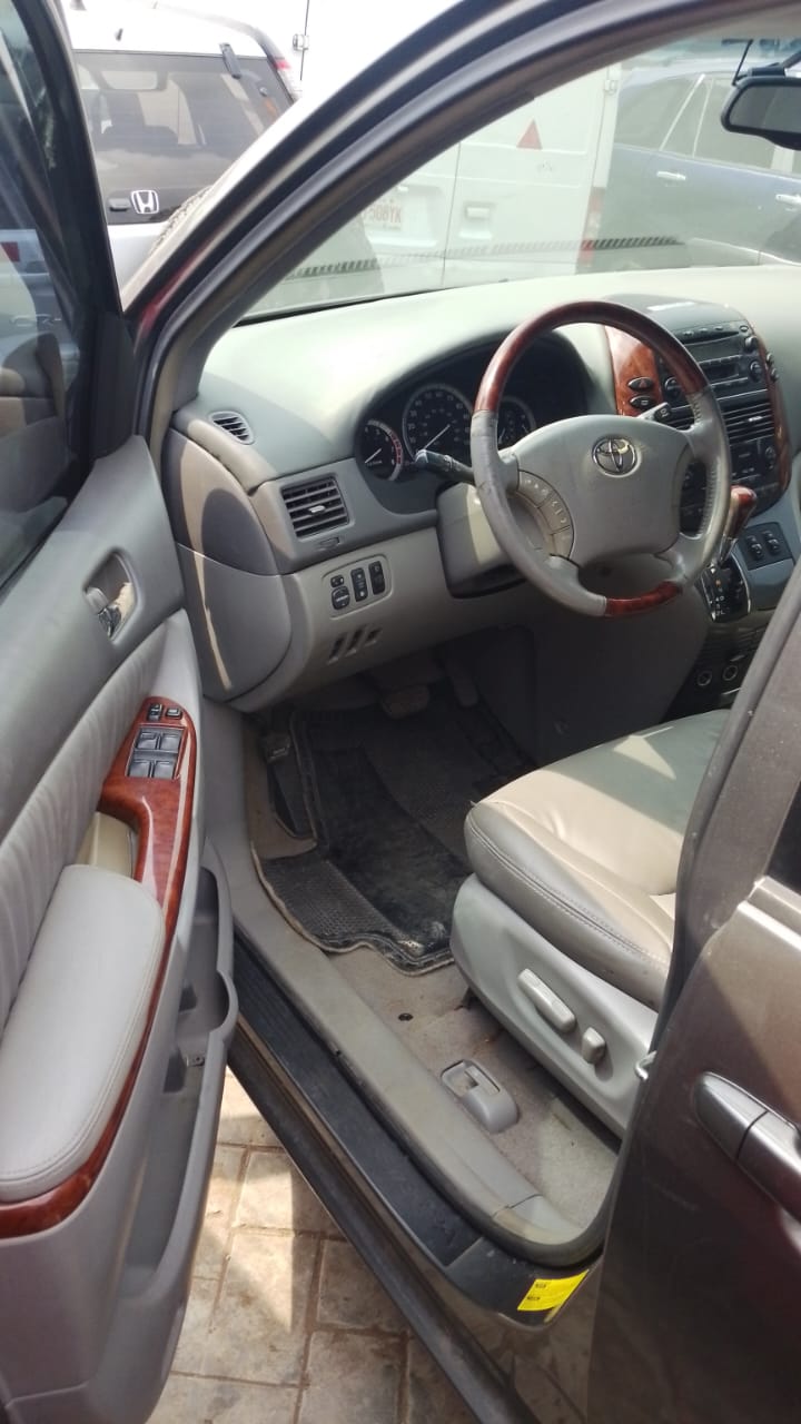 
								2024 Toyota Sienna LE full									